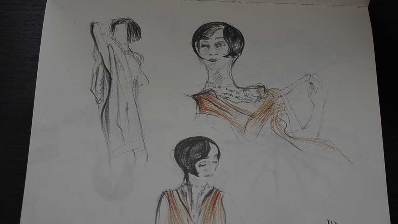Nous feuilletions un carnet de croquis avec des dessins. Dessins et croquis de l'artiste