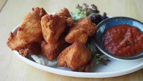 crispy fried chicken nuggets with tomato sauce