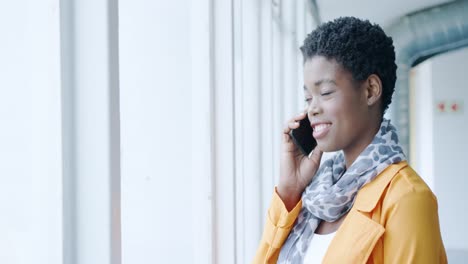 Businesswoman-using-smartphone