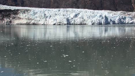 El-Glaciar-Margerie-Y-La-Entrada-De-Alquitrán-Helado-Bay-waters.alaska