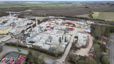 imágenes aéreas del sitio de almacenamiento de grúas del reino unido