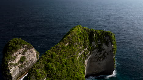 high cliffs of kelingking beach, nusa penida, bali in indonesia