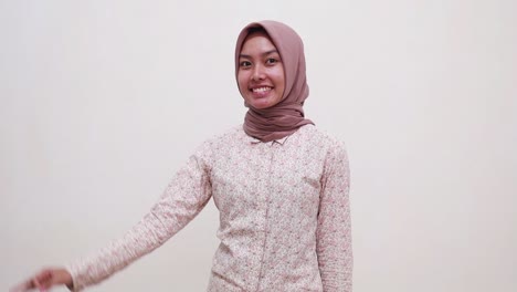 Young-confidence-asian-muslim-woman-standing-while-showing-okay-hand-gesture