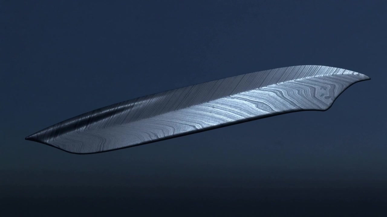 Viser et roterende metalblad, vinklet lys strejfer studieoverfladen og afslører lagdelte striber.