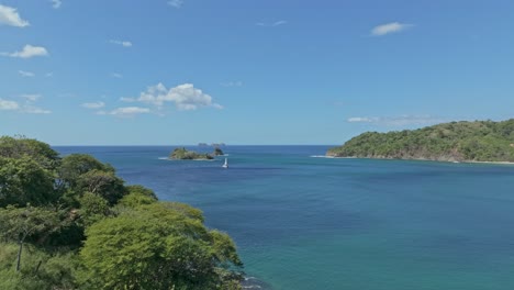 Exploring-Turquoise-Waters:-Catamaran-Adventure