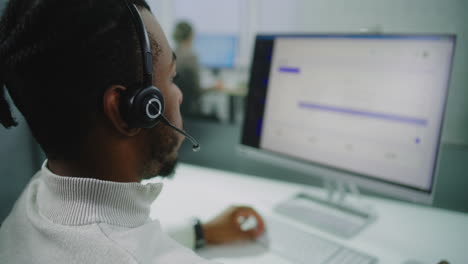 representante de servicio al cliente en el trabajo