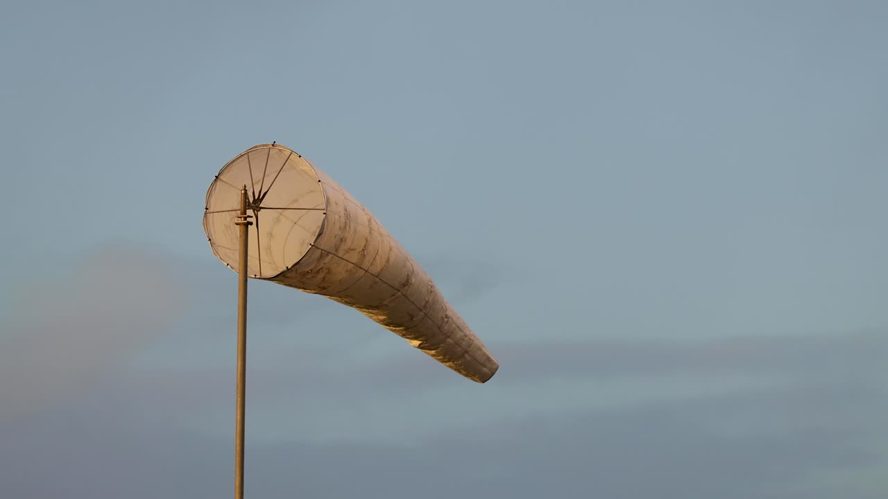 2024년 5월 멜버른에서 바람차가 흔들리는 모습