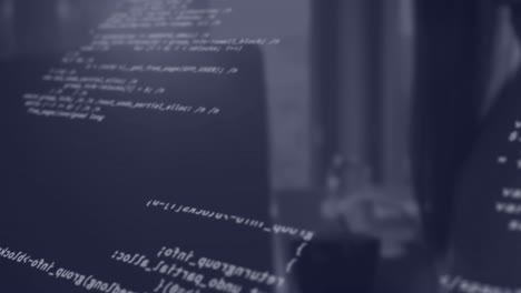 animación del procesamiento de datos y punto de luz contra el escritorio de la oficina