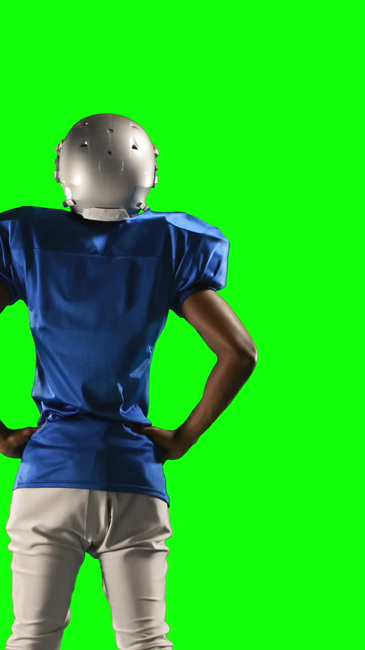Jogador de futebol americano em tela verde