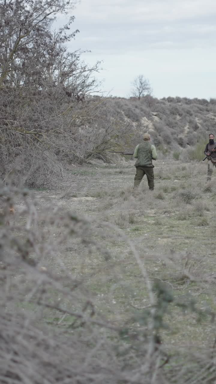 Caccia in un campo