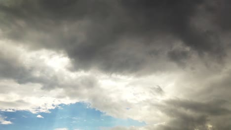 el lapso de tiempo la naturaleza nublada