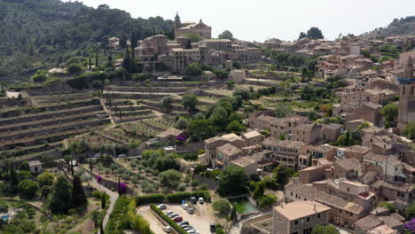 Historical-spanish-village-of-Valldemossa-with-Royal-Charterhouse