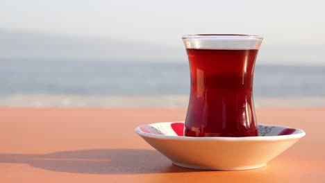 Driking-Turkish-Tea-In-Cafe-Istanbul-4