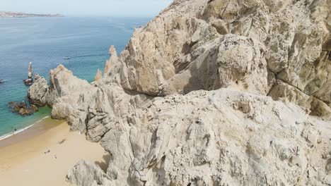 Aerial:-rising-shot-of-Cabo-San-Lucas-Baja-California-Sur-peninsula,-Mexico