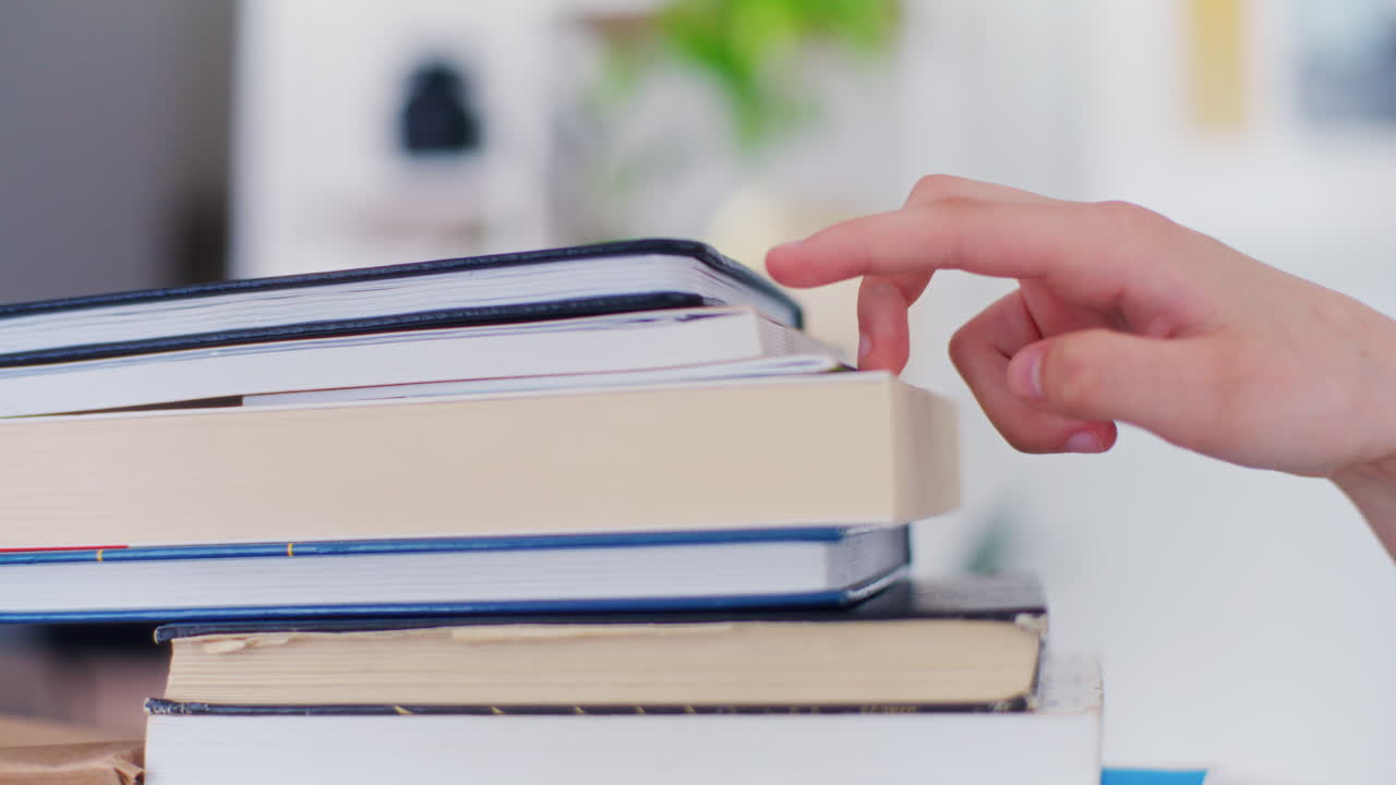 개발에 대한 상징적인 접근과 교육 사다리를 오르는 것