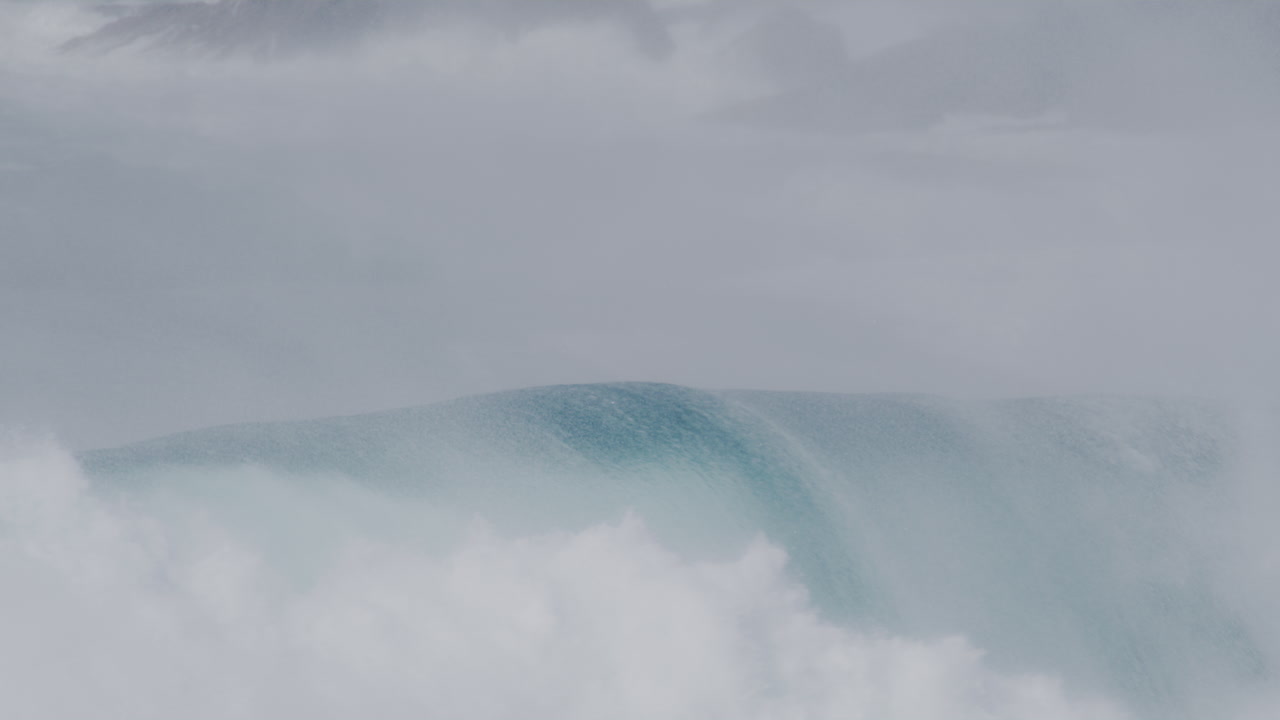 Ocean waves in Sydney, Australia, with large waves crashing on the rocky shore.