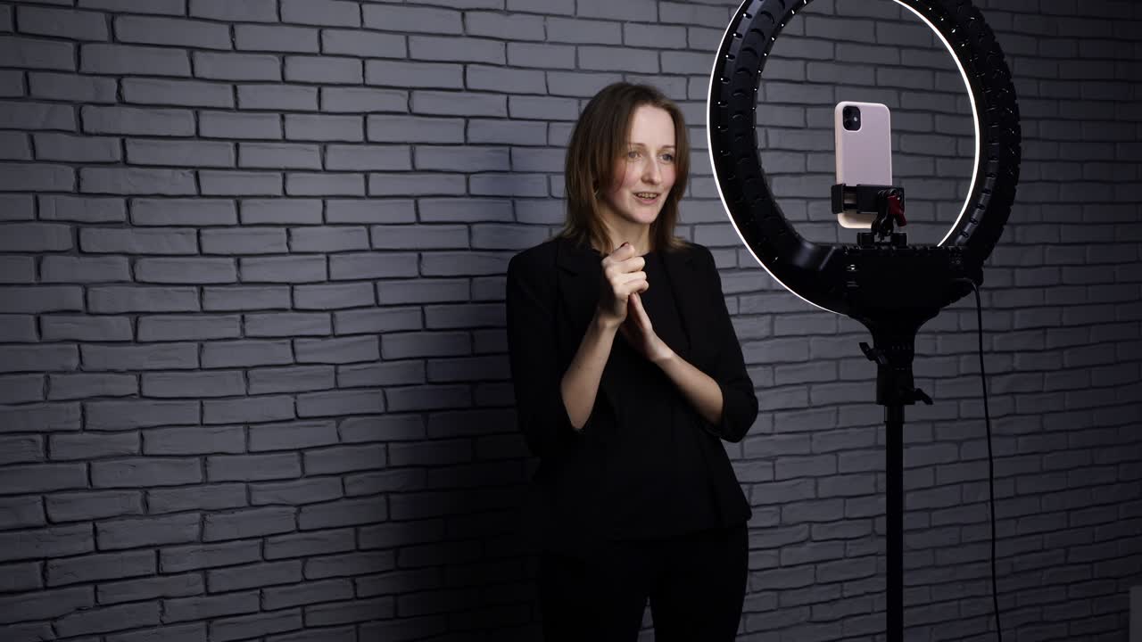 video de una chica hablando con sus seguidores para su blog