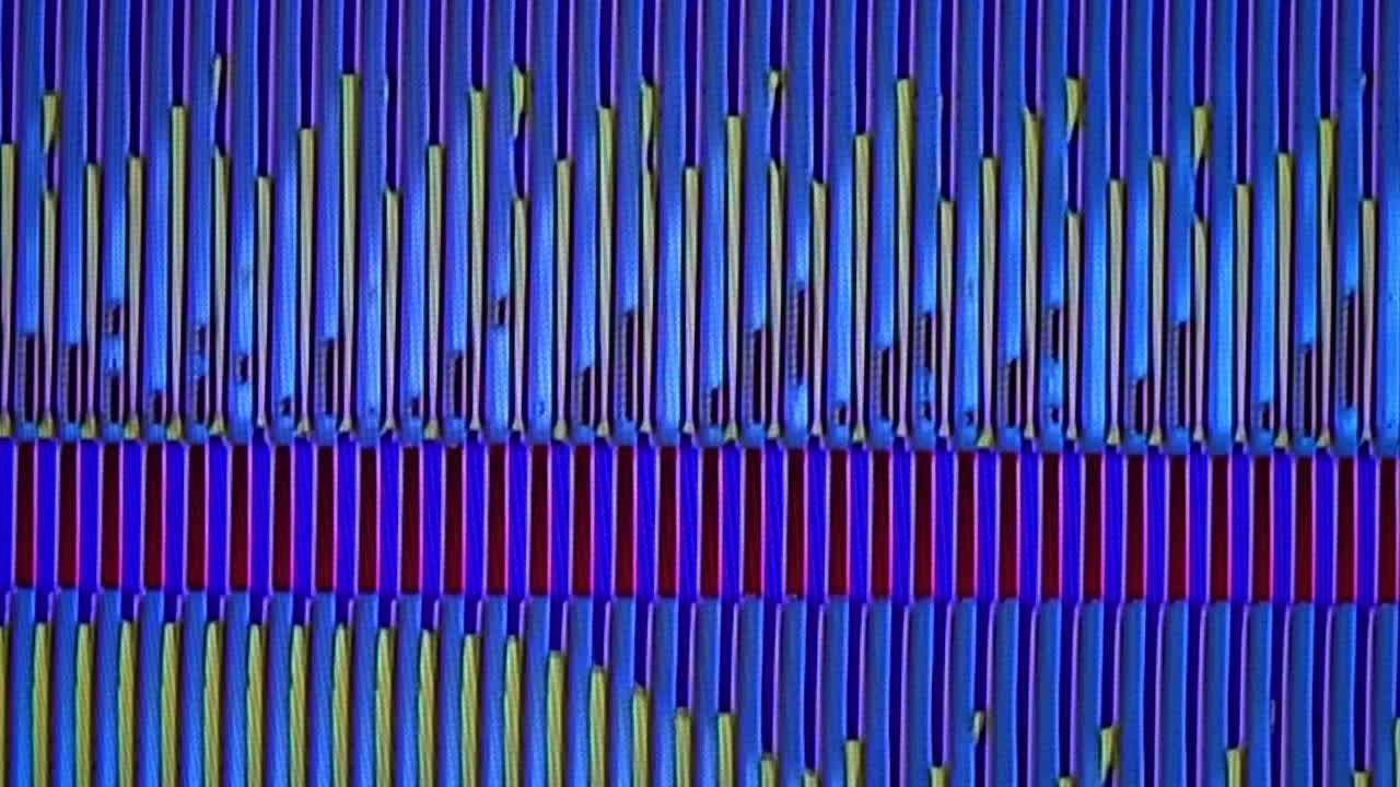 Synthesized video signal produces vertical and horizontal patterns