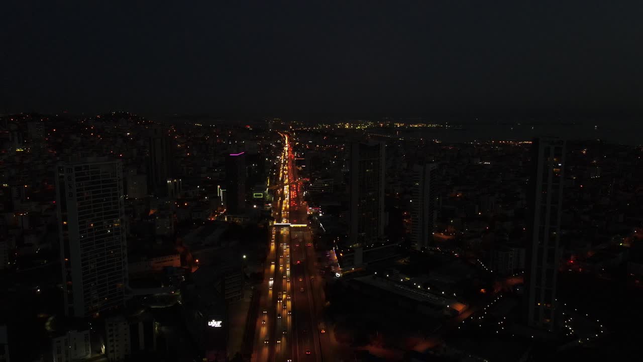 tráfico de carreteras nocturnas aéreas