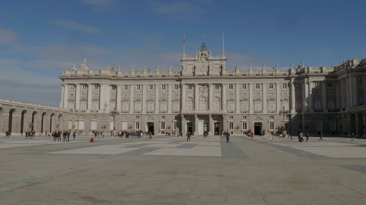 Vista grandangolare sul Palazzo Reale di Madrid