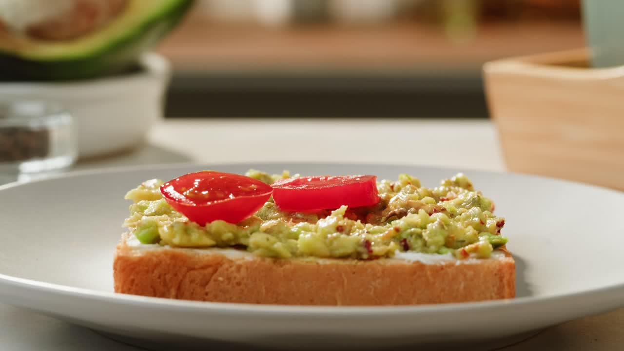 Avocado Toast with Tomato