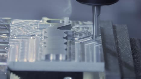 máquina de fresado cnc para metalurgia. corte de metal tecnología de procesamiento moderna.