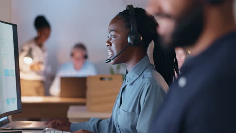 Computer,-Hilfe-Oder-Schwarze-Frau-Mit-Telemarketing