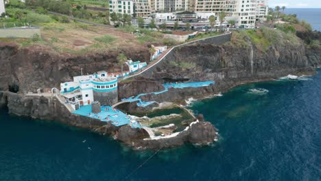 Natural-swimming-pools-between-rocky-shore-of-Madeira,-Doca-do-Cavacas