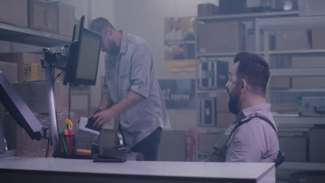 warehouse workers using vr technology
