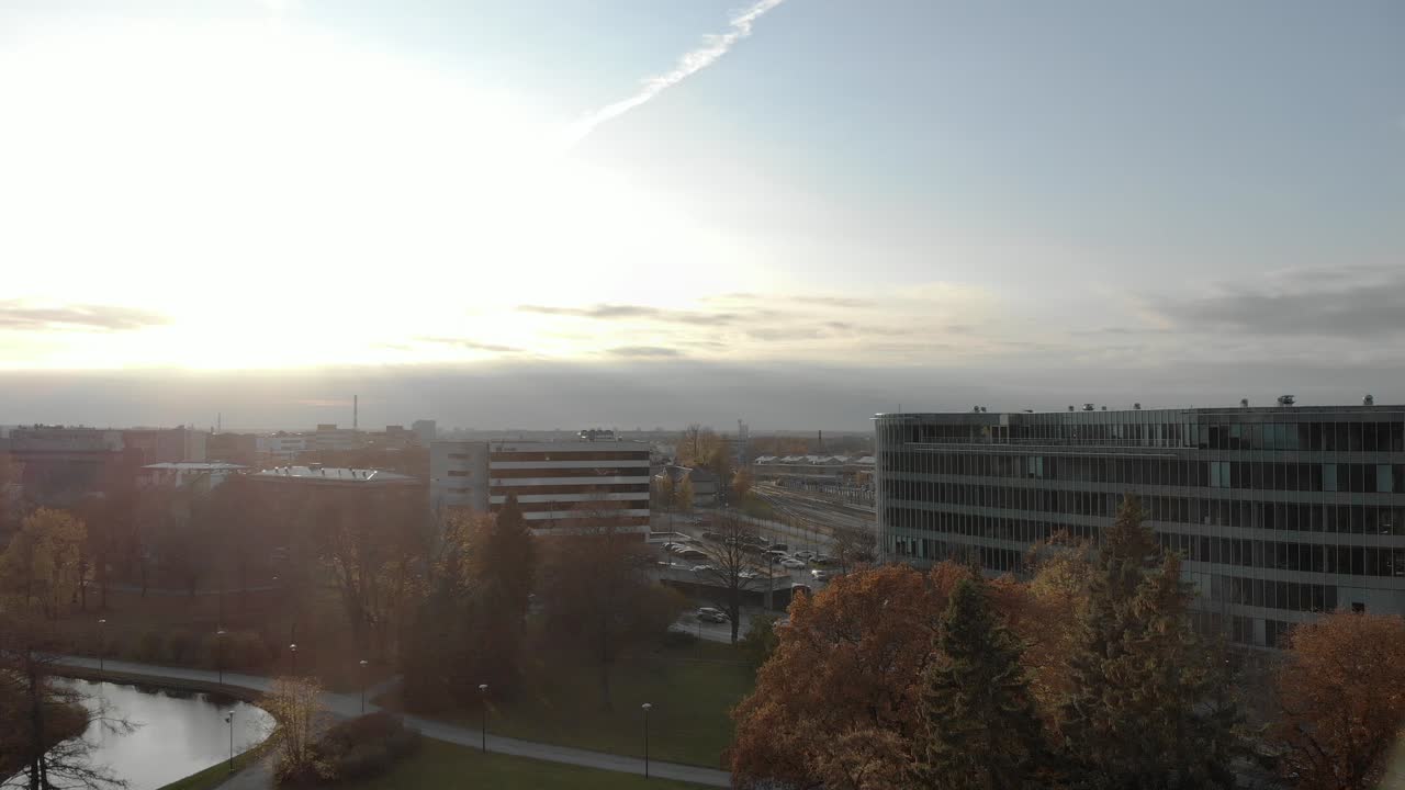 дрон-запись захода солнца в таллинне, эстония