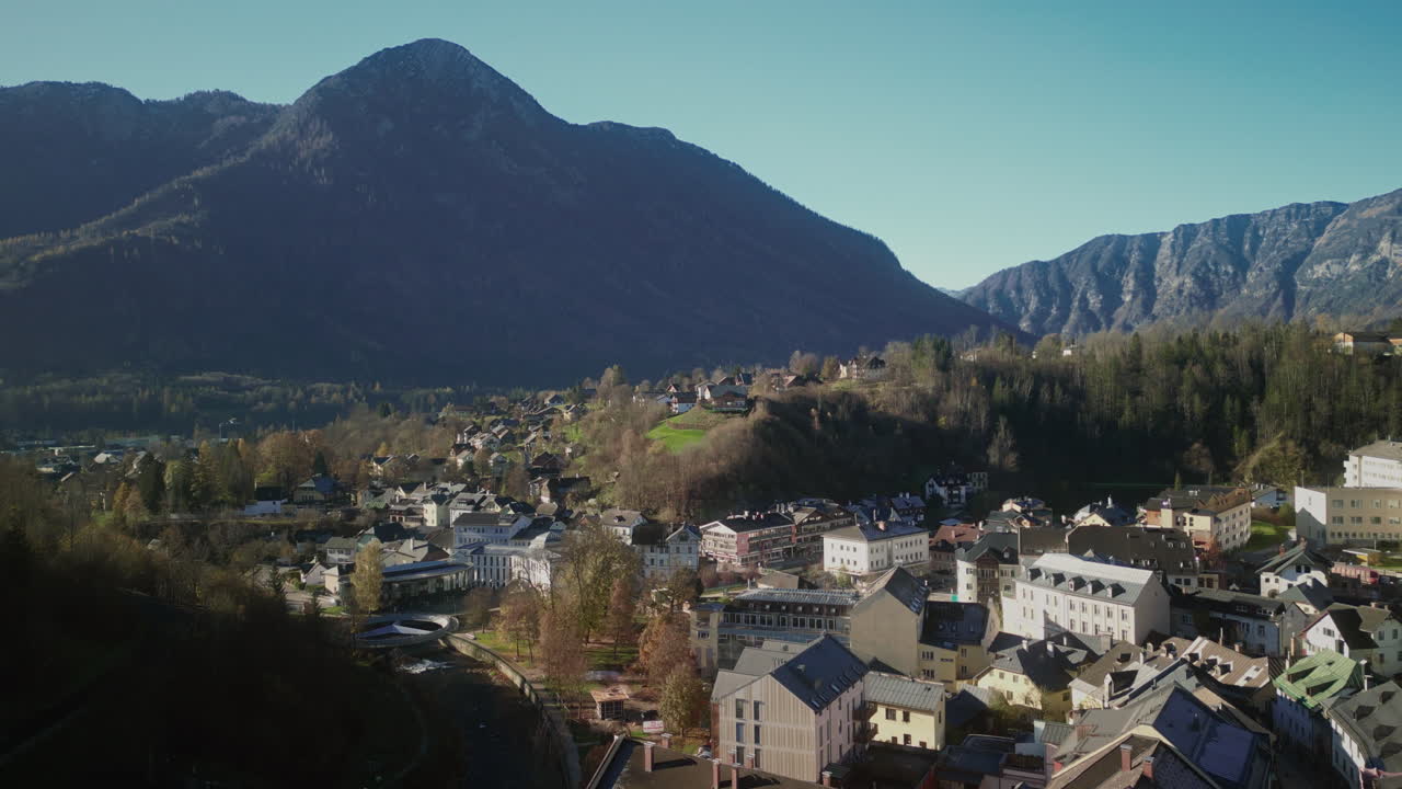 pueblo de montaña pintoresco