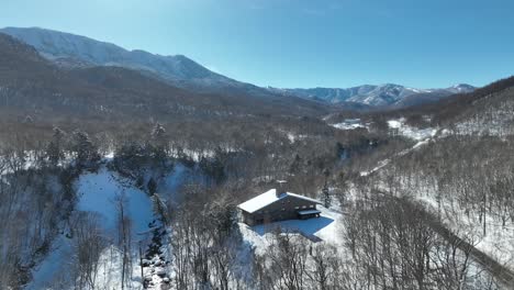 Aerial-establishing-shot-of-Japan-snowy-valley-near-the-Nagano-Myoko-Yamanochi-region