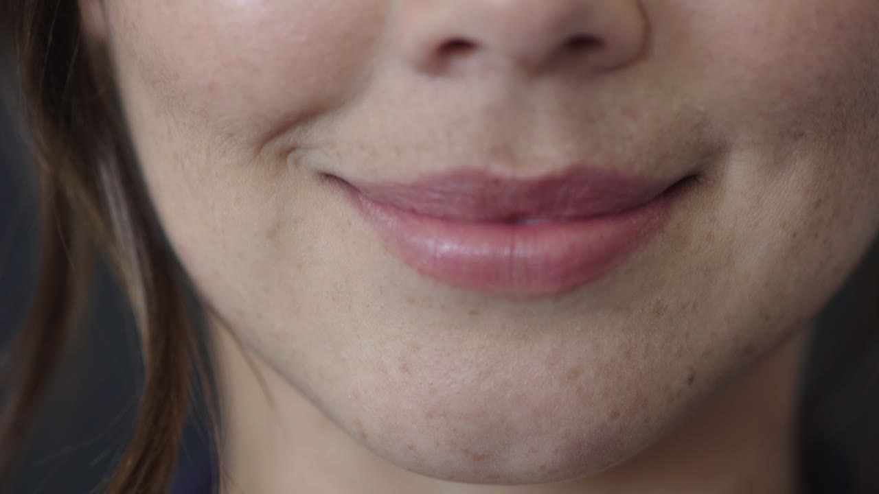 가까운 여자 입 웃음 행복한 건강한  ⁇  이빨을 보여주는 치아 건강 개념