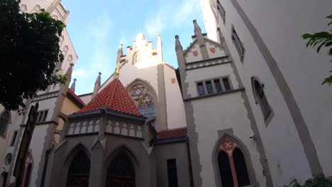 Synagogue-time-lapse-in-Prague,-beautiful-colors