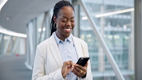 Walking,-phone-and-black-woman-typing-in-airport