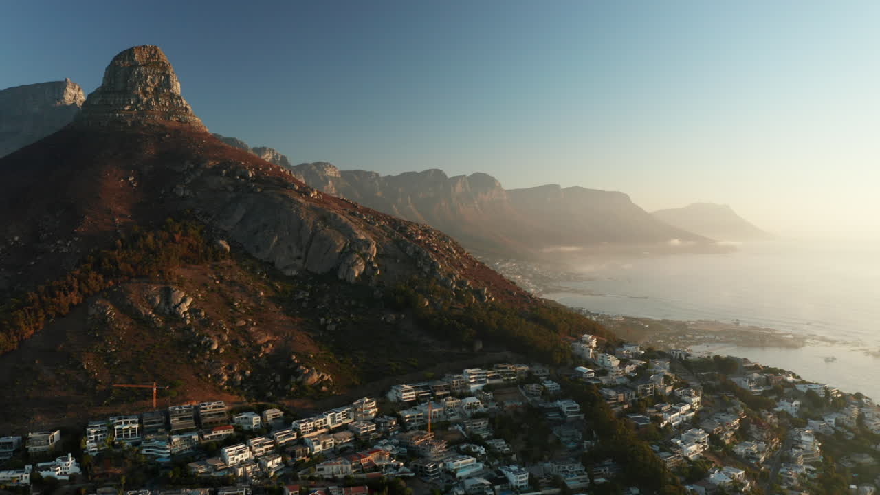 Vororte der Stadt Kapstadt am Fuße des Lion's Head Berges in Südafrika