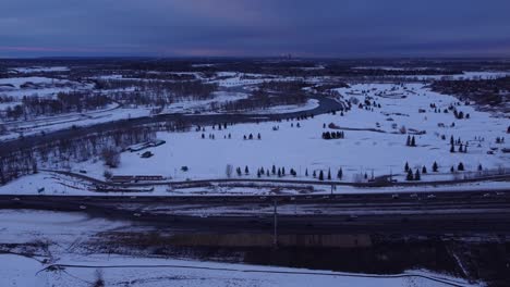 Atascos-De-Tráfico-De-Invierno-Desde-Arriba:-Imágenes-Aéreas-De-Drones-De-Carreteras-Nevadas-En-Canadá