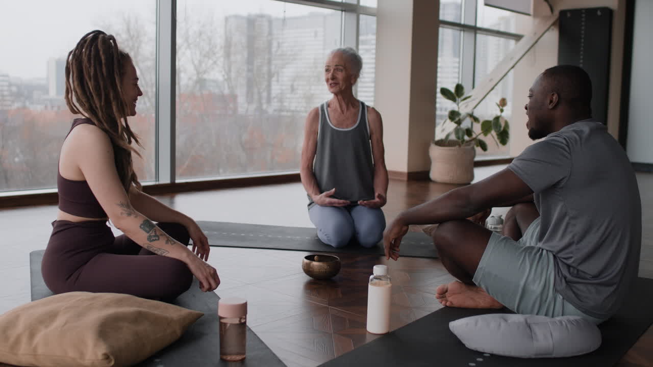 sesión de meditación en grupo