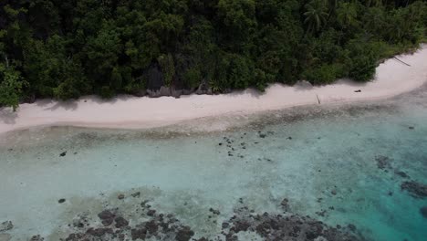 Flug-über-Die-Wunderschöne-Insel-Raja-Ampat-Indonesien