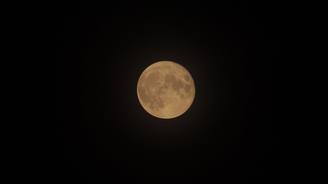 Lua Cheia da Colheita, 21 de setembro de 2021. Reino Unido, Norte de Londres, à noite.