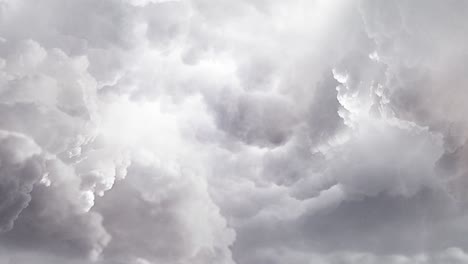 vista de 4k de una tormenta moviéndose a través del cielo oscuro