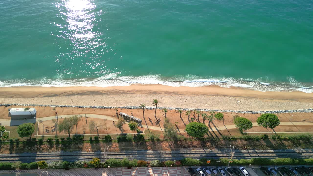imágenes aéreas cenitales de pineda de mar en la playa de maresme barcelona sin personas