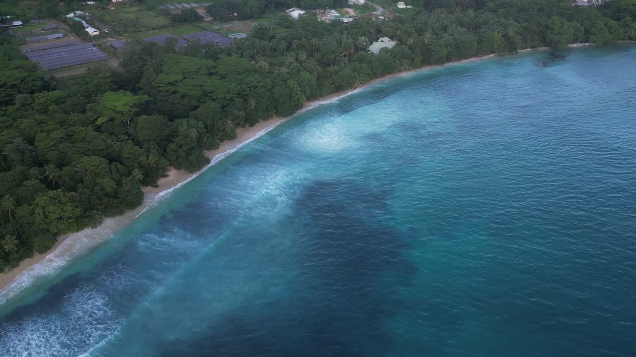 열대 해변 과 해안선 의 공중 사진