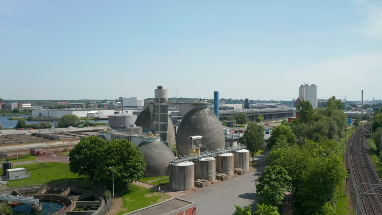 vista aérea de las instalaciones de eliminación de residuos. lübeck, schleswig-holstein, alemania