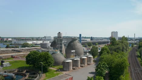 vista aérea de las instalaciones de eliminación de residuos. lübeck, schleswig-holstein, alemania
