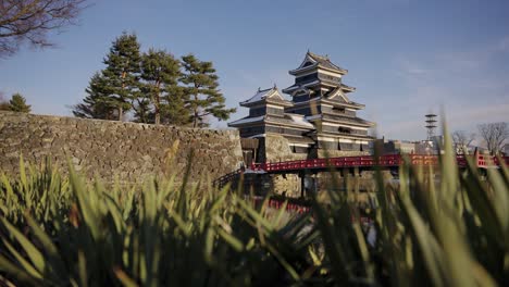 castillo matsumoto temprano en la mañana, sitio histórico de nagano, japón