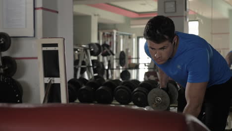 Entrenamiento-Duro-Con-Mancuernas