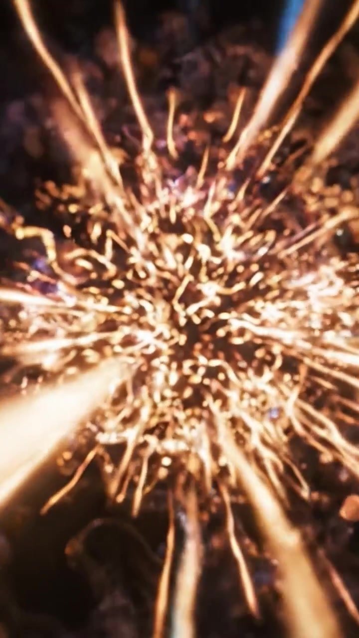 Uno spettacolo di scintille infuocate che erompono da un punto centrale, creando un'abbagliante esibizione di luce ed energia in un'incantevole esplosione di splendore