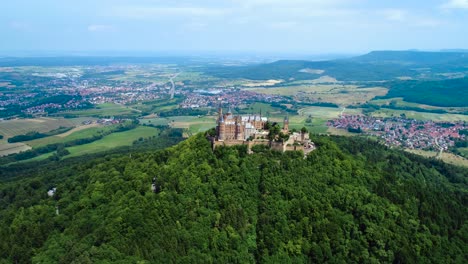 Burg-Hohenzollern,-Deutschland.-FPV-Drohnenflüge-Aus-Der-Luft.