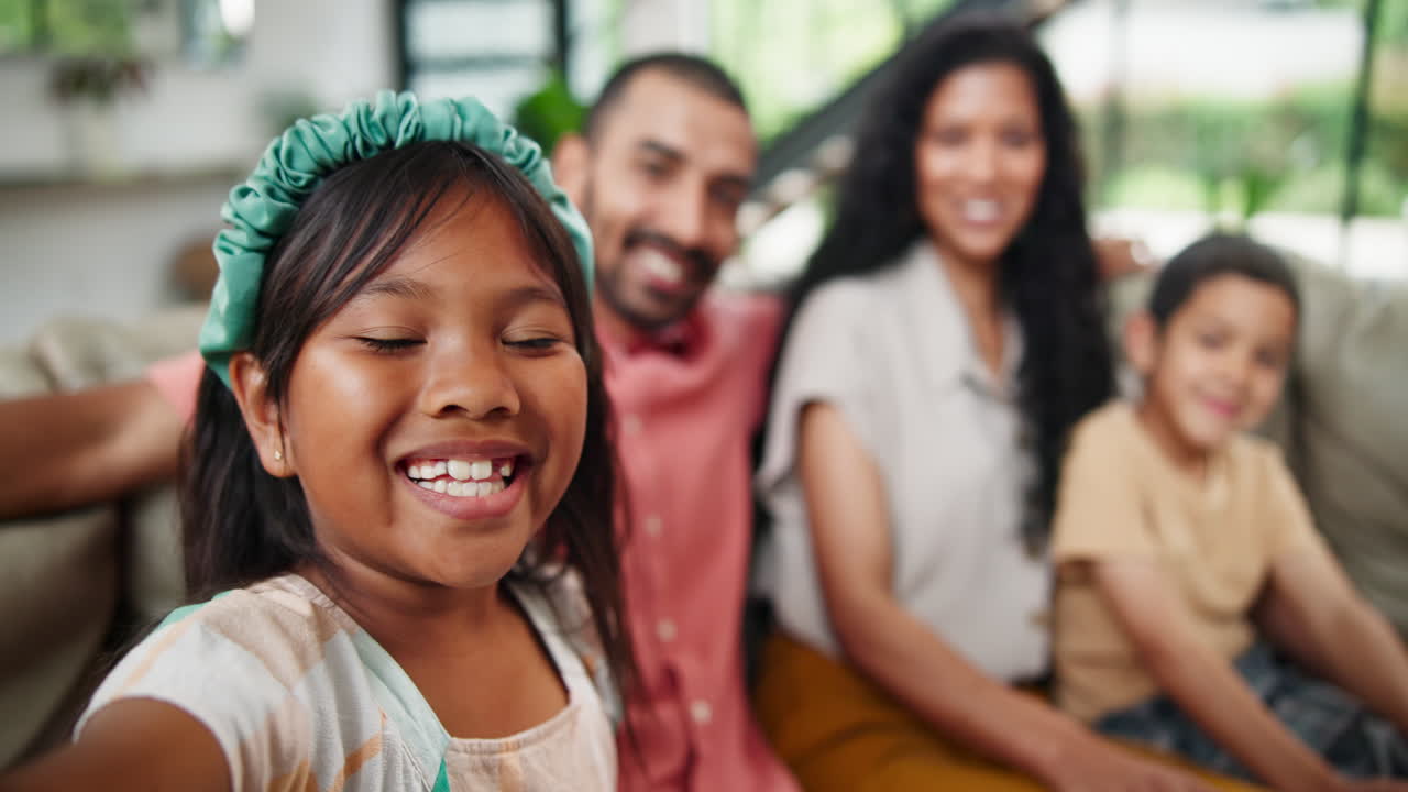 행복한 가족 초상화.